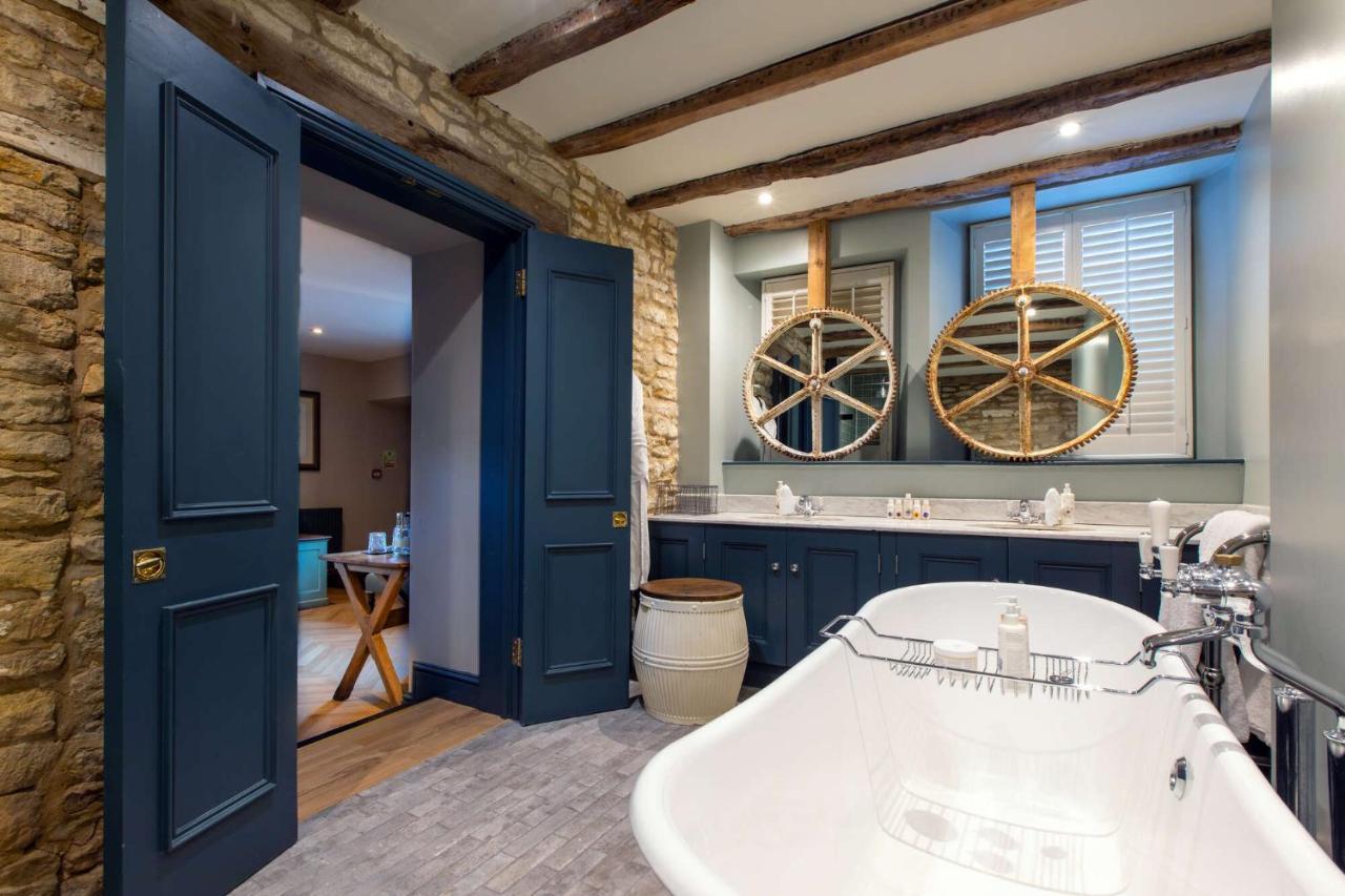 The Wheatsheaf Inn Bourton-on-the-Water Exterior photo