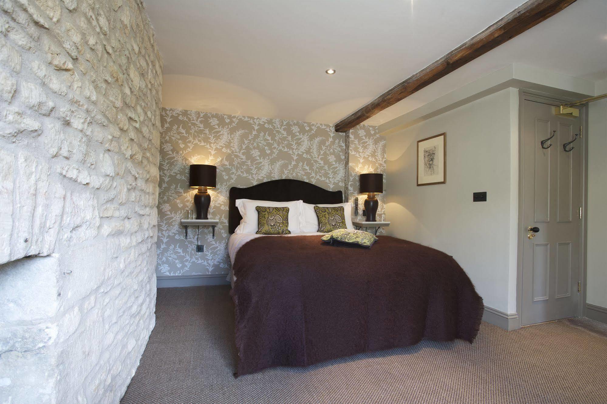 The Wheatsheaf Inn Bourton-on-the-Water Exterior photo