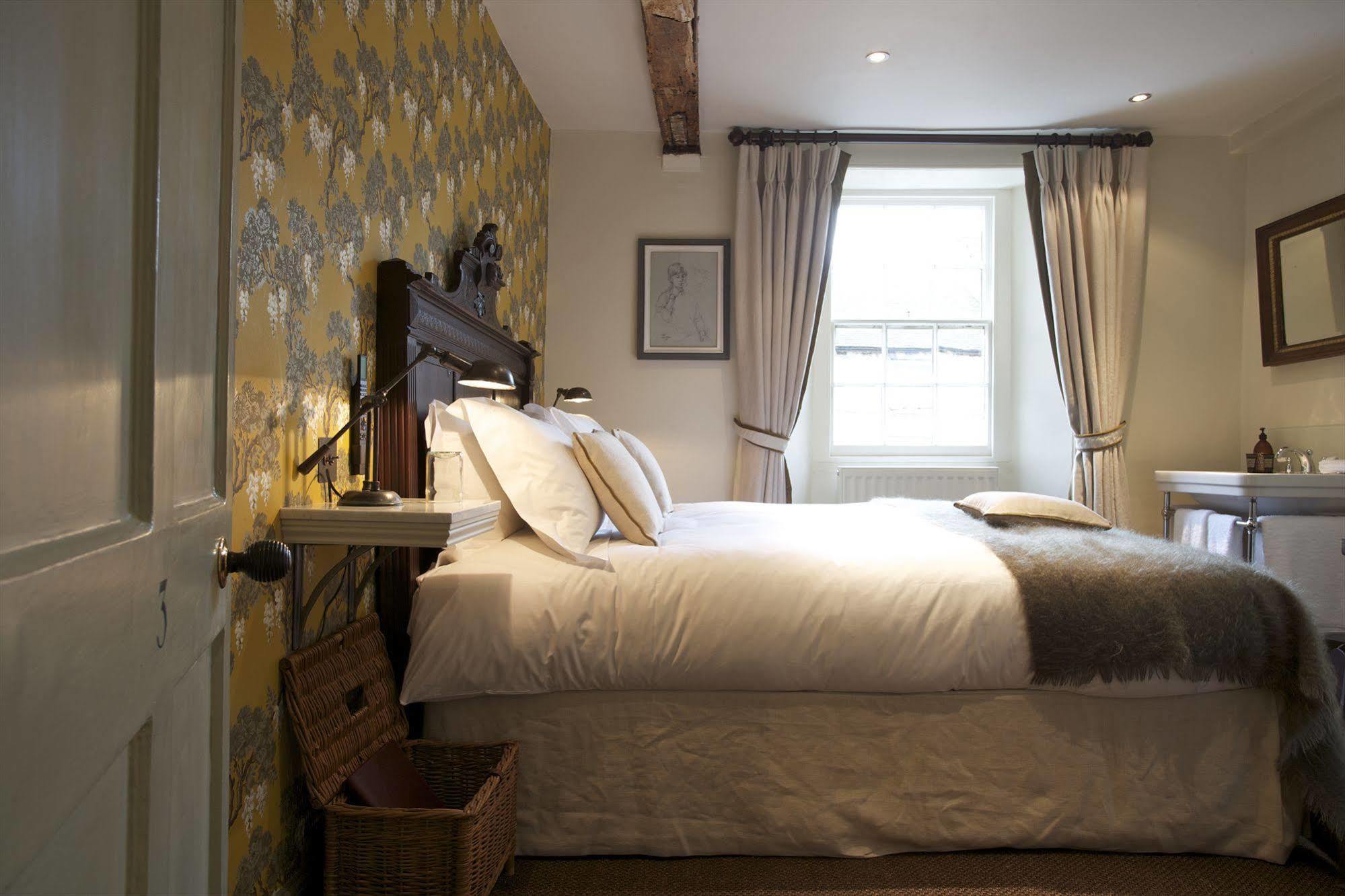 The Wheatsheaf Inn Bourton-on-the-Water Exterior photo
