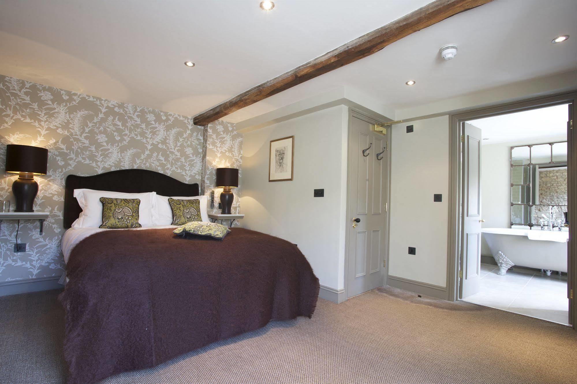 The Wheatsheaf Inn Bourton-on-the-Water Exterior photo